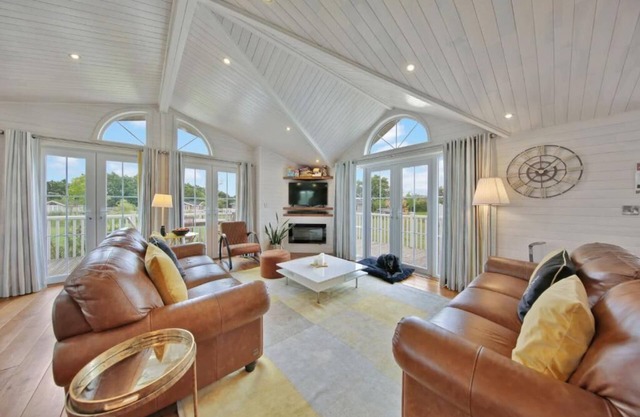 Host & Stay | Mahonia Lodge