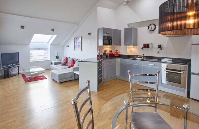 Host & Stay | No 7 Regent House