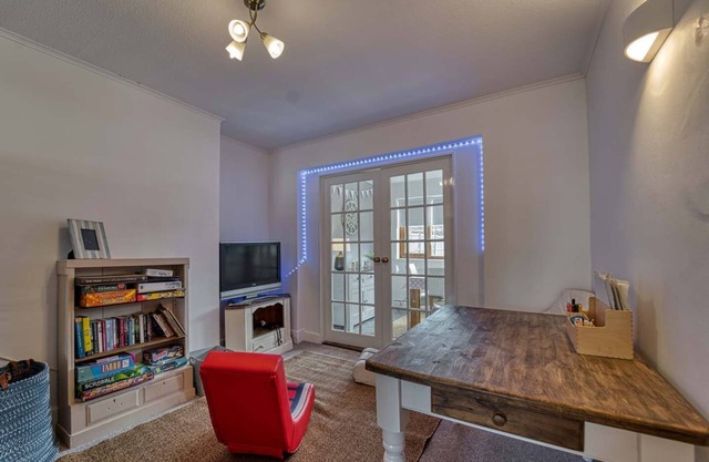 Host & Stay | Severn Swans House