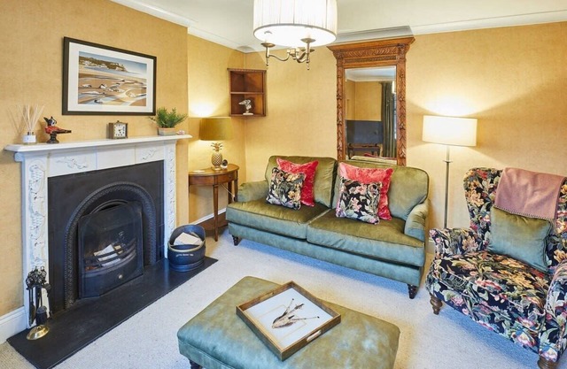 Host & Stay | Sixpence Cottage