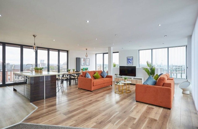 Host & Stay | The Knight Street Penthouse I