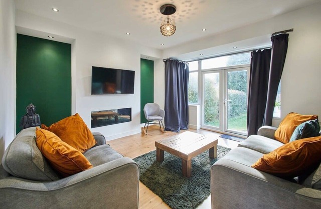 Host & Stay | York City House