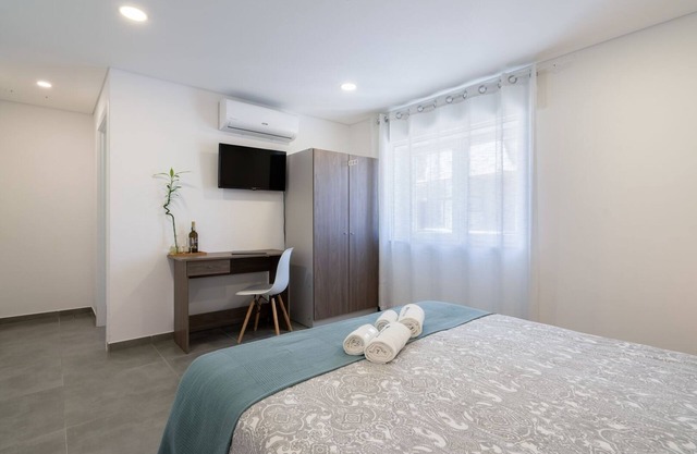 Host Wise Arvore - Double Room | Beachfront and Pool