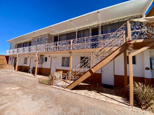 Hostal Travel House