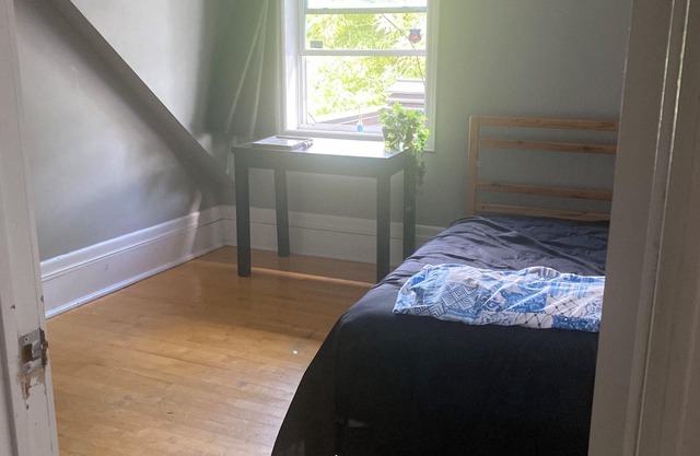 Hostel Gladstone Ottawa Ontario rooms availability confortable near parliament.