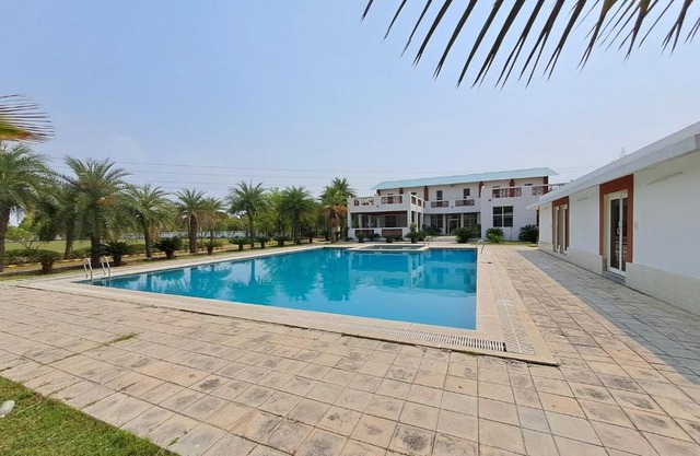 Hostie Petunia-2BHK Farm House 40Mins from Gurgaon-Delhi