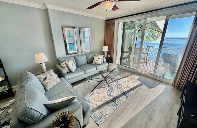 Hot Aug & Sept Specials! Beach-Front Condo, Free Beach Chairs, Low Floor