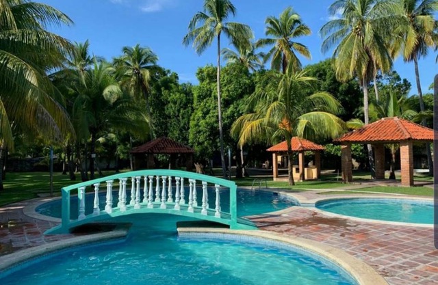 HOT BEACH POOL RANCH