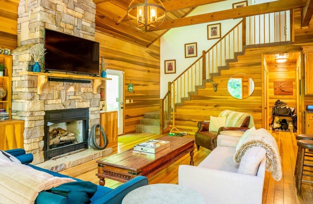 Hot Springs Cabin | Fall Deals Sept–Dec Waterfall