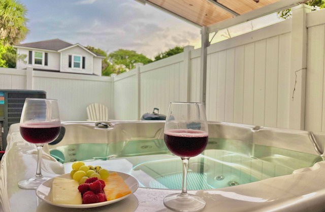 Hot Tub 3-Story Beach Retreat w/Arcade, Foosball & King Suite Sleeps 13