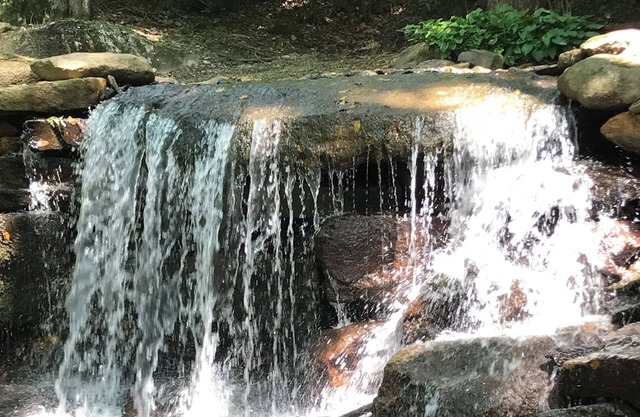 Hot Tub A/C Smart TV WIFI Pet Friendly - Brett's Falling Waters Cabin