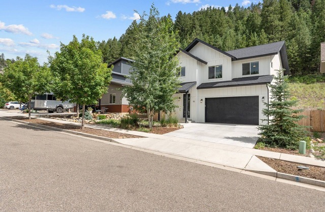 Hot Tub/Air Conditioning/Close to Downtown/Pet Friendly