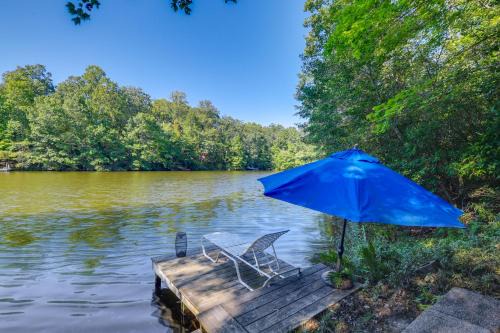 Hot Tub and Beach Access Lakefront Getaway in Lusby