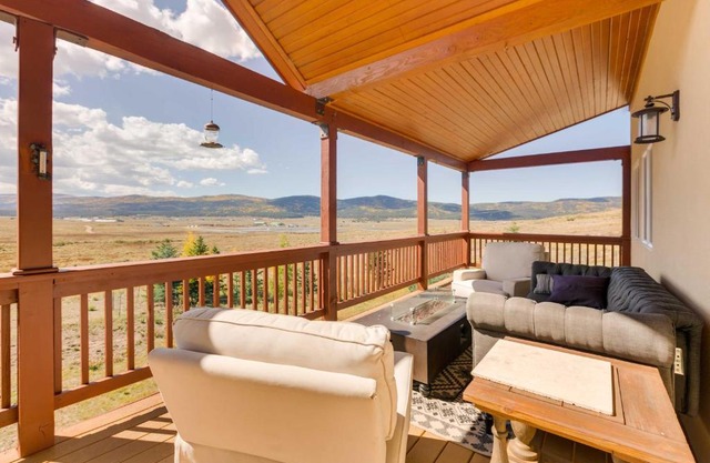 Hot Tub and Fire Pit Idyllic Getaway in Angel Fire!