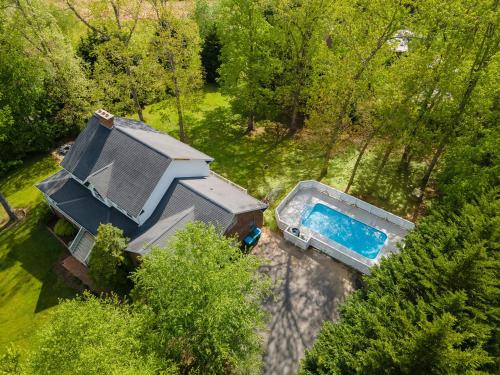 Hot Tub and Mountain Views just 15 min to Downtown Asheville!