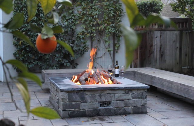 Hot Tub, Fire Pit, EV Charger. Unwind 🍷 at Our Cozy Retreat.