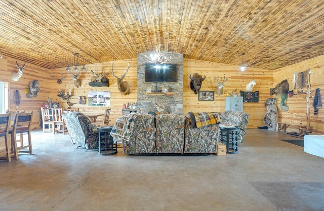 Hot Tub & Fire Pit: Family Retreat in South Dakota