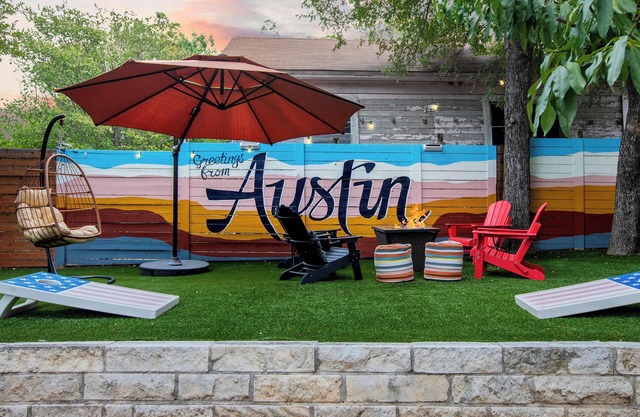 Hot tub, fire pit, game&yoga lawn, Walk to Dtown!