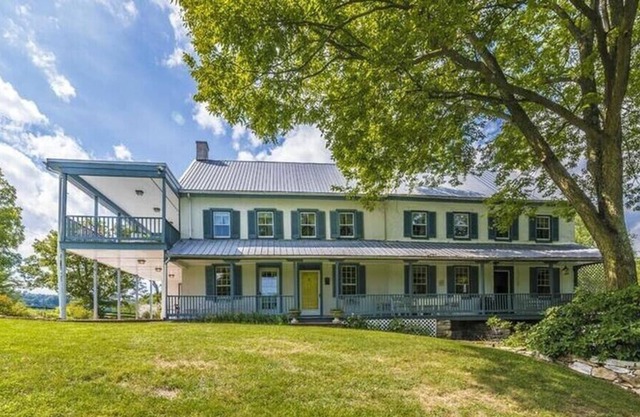Hot Tub/Fire Pit/Grill/Balcony/Large Porch/Summertime Pool/Ask About Events