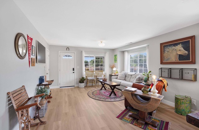 Hot Tub, Fire Pit, Pet Friendly, Walk to Bell St