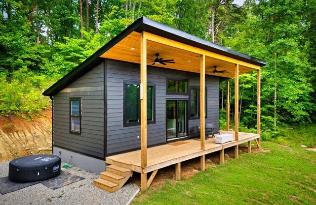 Hot Tub | Fire Pit | Private Porch | Dog Friendly