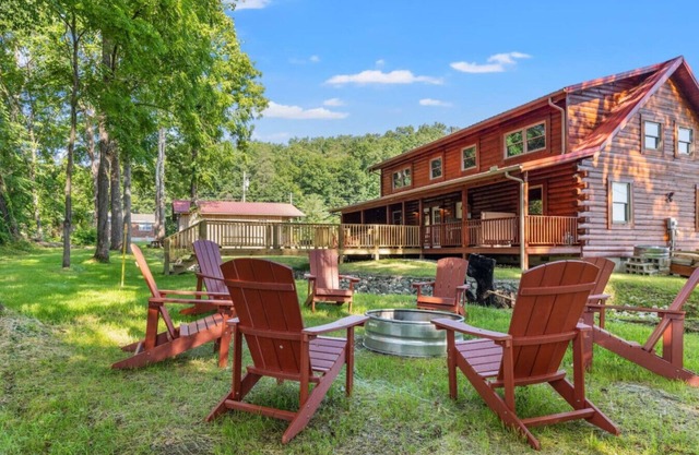 Hot Tub, Fire Pit, WiFi, EV Charger | Biggie cabin near Red River Gorge, KY!