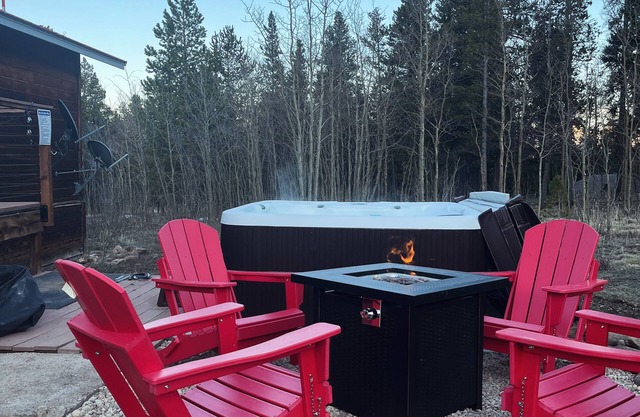 Hot Tub~Fishing Pond~2 Acres~Views~35 min to Breck