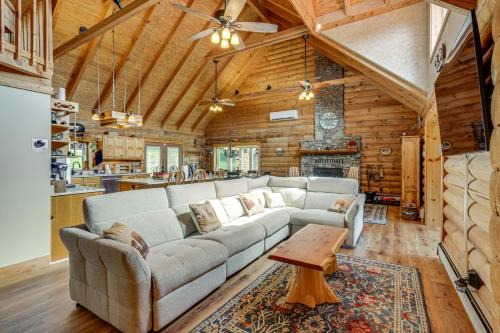 Hot Tub, Game Room and Fall Views Deep Creek Cabin