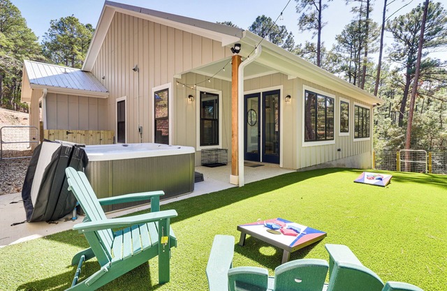 Hot Tub, Game Room & Fire Pit: ‘Evergreen Escape'