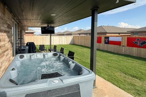 Hot Tub, Game Room Modern Raider Resort By TTU