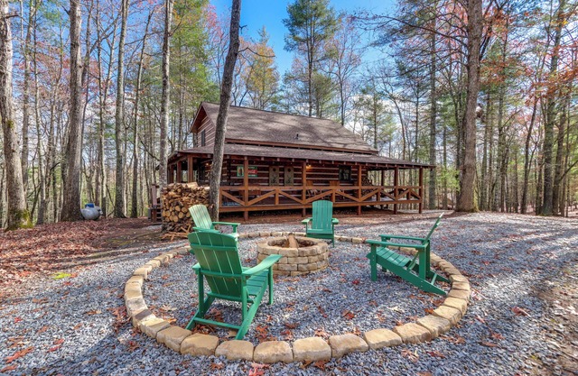 Hot Tub & Games: Ridgetop Cabin in Blue Ridge!
