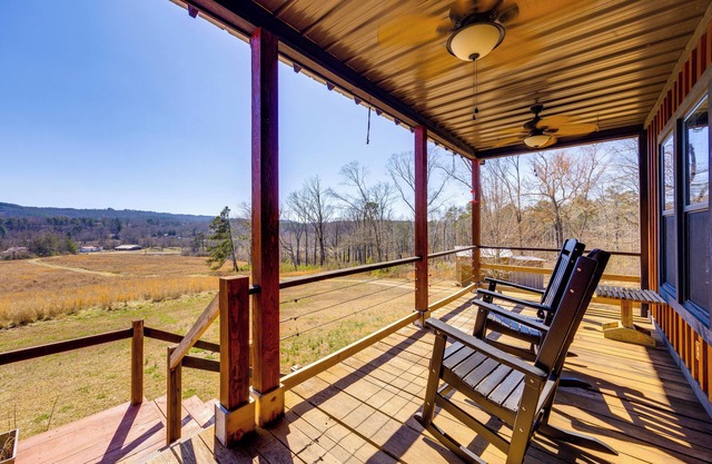 Hot Tub + Grill: Mtn-View Altoona Cabin