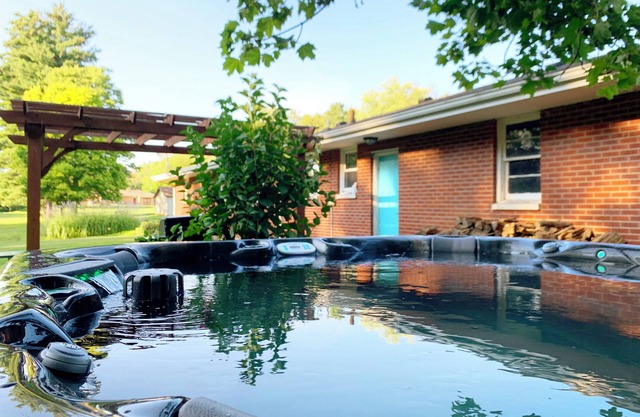 |HOT TUB| Hazel Acres| Quiet Getaway | Notre Dame