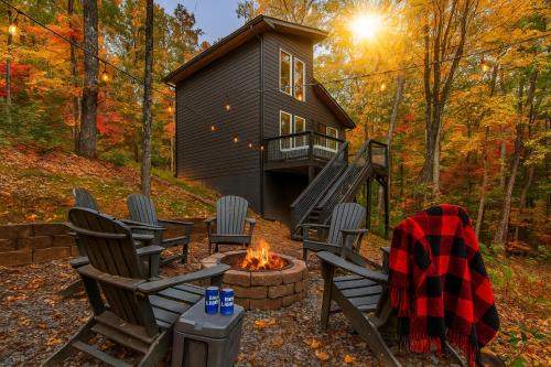 Hot Tub & Hiking Fun! Dollywood & Harvest Deals!