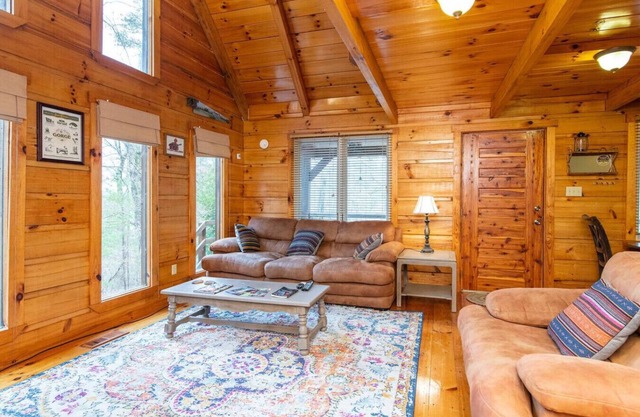 Hot Tub - Hillside Loft - Red River Gorge, KY