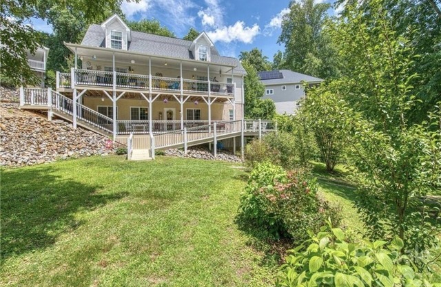 Hot Tub | Home Gym | 30 min to Ski Slopes