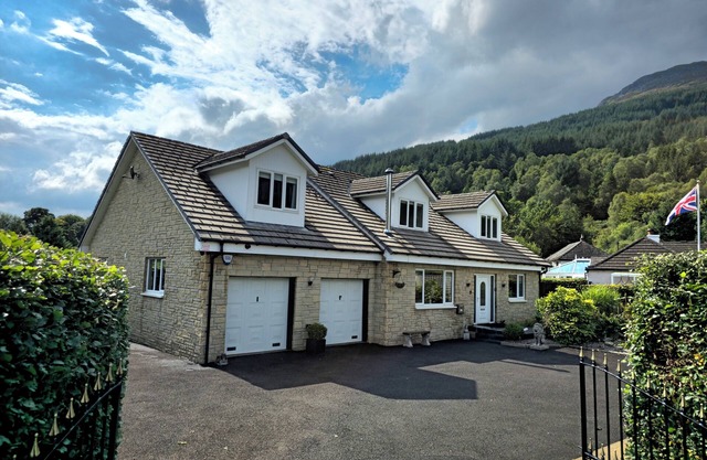 Hot tub Karaoke Fruit machine Bar Cinema South facing garden Sleeps 8.
