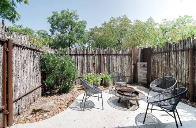Hot Tub, King Bed, Kitchenette, Private - The Barn
