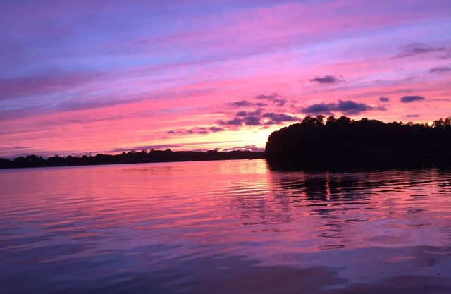 Hot Tub! Lake View! Fireplace! Lake Access! Dog Friendly! Close to Saugatuck!