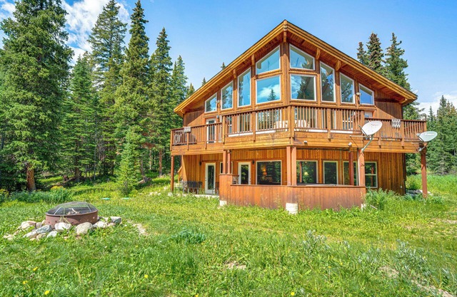 Hot Tub & Mtn Views Pristine Breckenridge Home!