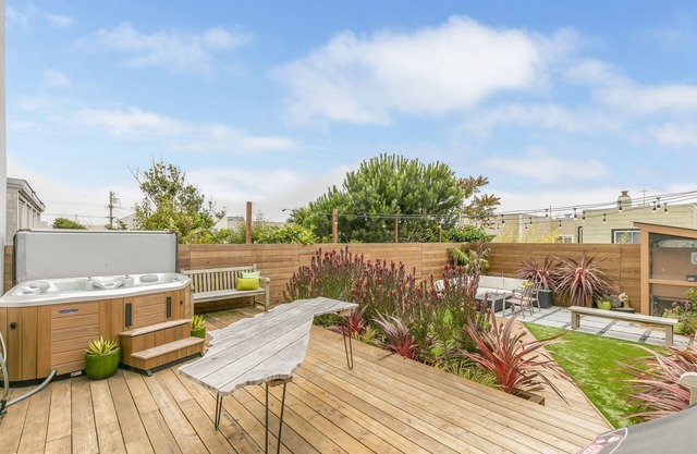 ♥Hot Tub, Ocean Views, Chef's Ktchn, Parking, Steps to GGB, Beach, Train/Buses♥