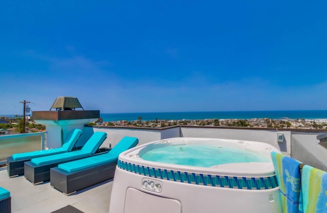 Hot Tub on roof with beautiful views, spacious kitchen, lots of space for family