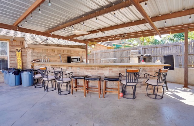 Hot Tub & Outdoor Kitchen: Ransom Canyon Paradise