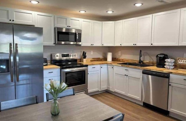 Hot Tub! Picnic Area & Grill! Fire pit! Dog friendly Hardwicks Creek Haven@RRG