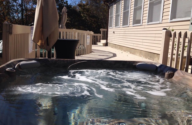 Hot Tub, Playroom, Swimming Pool, Central AC, Cable, Free WiFi, Lakes Tennis