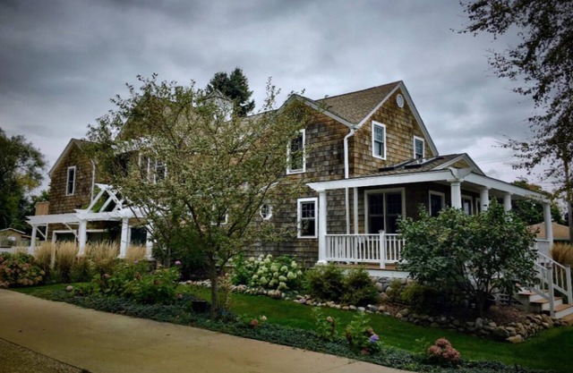 Hot tub relaxing retreat. Large group gatherings! Business travel.