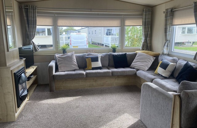 Hot Tub retreat at Tattershall Lakes Private hot tub, pet friendly, fishing lake