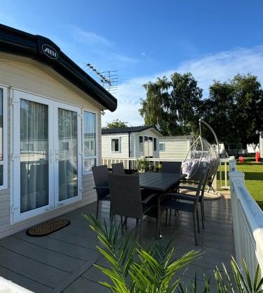 Hot tub retreat at Tattershall Lakes