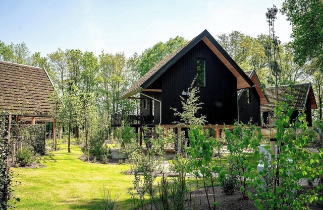 Hot tub, sauna and luxury – nature villa for 5 guests with an unforgettable vibe.