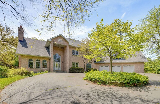 Hot Tub & Sauna: Hoffman Estates Villa in Elgin!